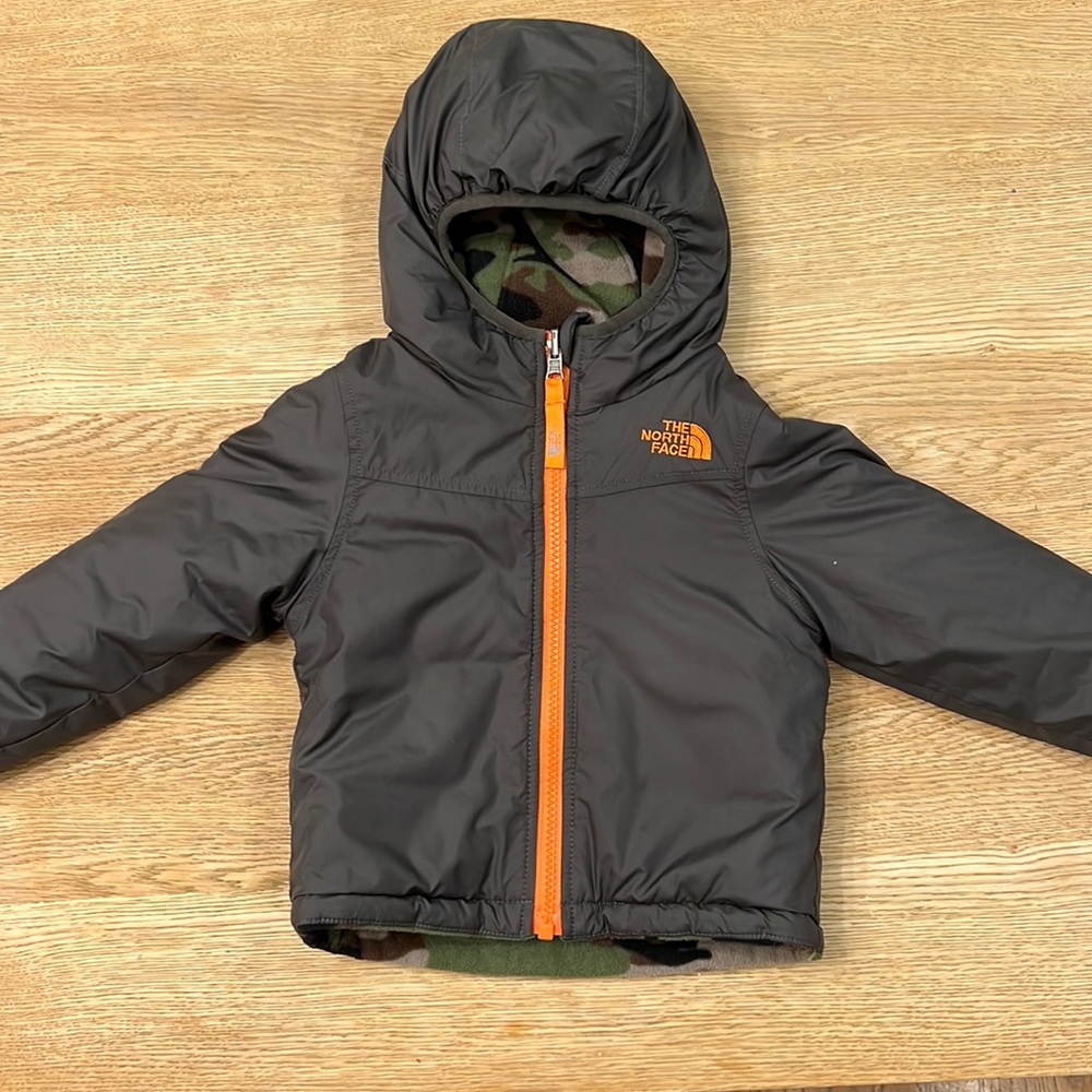 REVERSIBLE North Face coat. Fleece/water resistant. Brand new camo/gray
